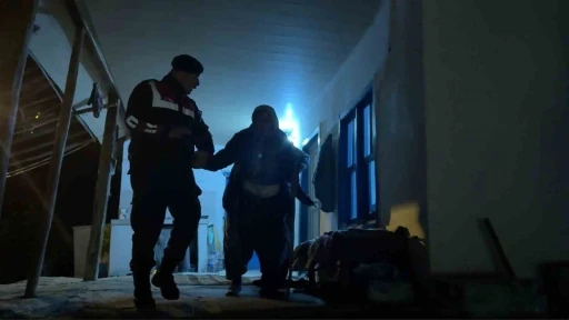 Antalya&rsquo;da evleri tehdit eden orman yangını kontrol altına alındı
