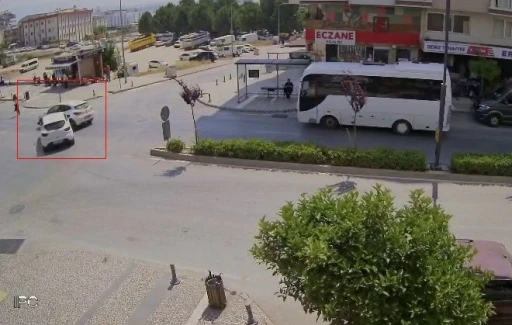 Antalya&rsquo;da g&ouml;z g&ouml;re g&ouml;re gelen kaza kamerada

