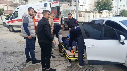 Antalya’da hafif ticari araç ile otomobil çarpıştı: 1 yaralı
