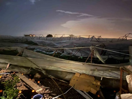 Antalya&rsquo;da hortum seralara zarar verdi
