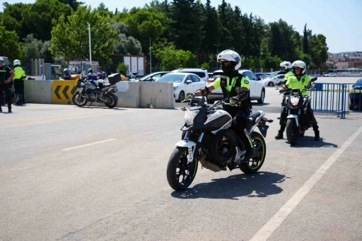 Antalya’da motosikletli polis timlerine güvenli sürüş eğitimi
