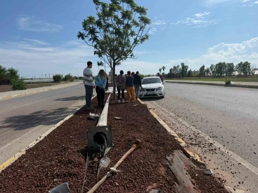 Antalya&rsquo;da otomobil ile kamyonet &ccedil;arpıştı: 7 yaralı
