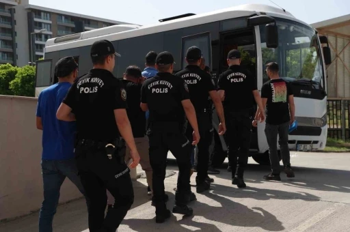 Antalya’da son 2 haftada bin 316 aranan şahıs yakalandı
