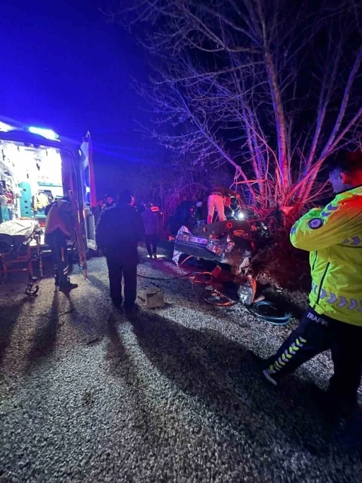 Antalya&rsquo;da trafik kazası: 3 kişi hayatını kaybetti
