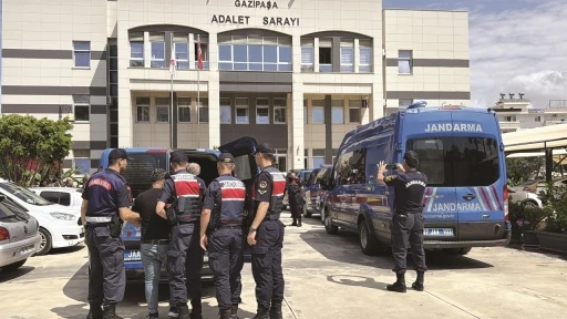 Antalya&rsquo;da usuls&uuml;z re&ccedil;ete operasyonunda 4 tutuklama
