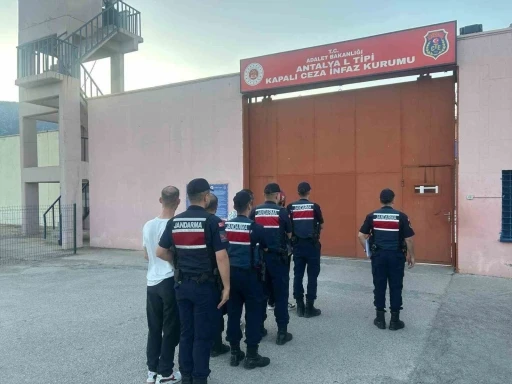Antalya&rsquo;da uyuşturucu operasyonunda 4 ş&uuml;pheli tutuklandı
