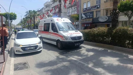 Antalya&rsquo;da yaya ge&ccedil;idinden ge&ccedil;meye &ccedil;alışan Alman turistin ayağını otomobil ezdi
