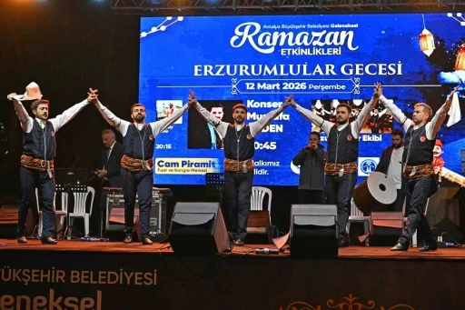 Antalya&rsquo;daki Erzurumlular gecesinde t&uuml;rk&uuml;ler s&ouml;ylendi halaylar &ccedil;ekildi
