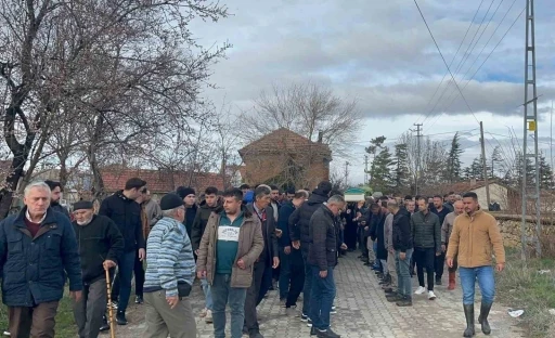Antalya&rsquo;daki silahlı kavgada &ouml;len gen&ccedil; toprağa verildi
