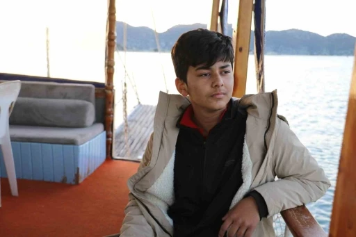 Antalya&rsquo;dan eğitime yelken a&ccedil;an tekne, bir &ccedil;ocuğun hayallerini taşıyor
