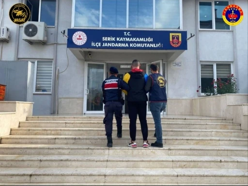 Antalya JASAT son 3 günde 212 aranan şahsı yakaladı
