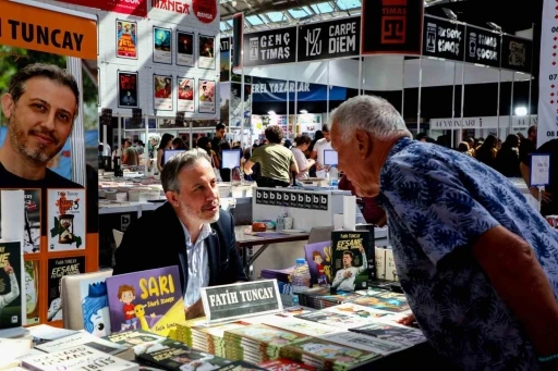 Antalya Kitap Fuarı ziyaretçi akınına uğradı
