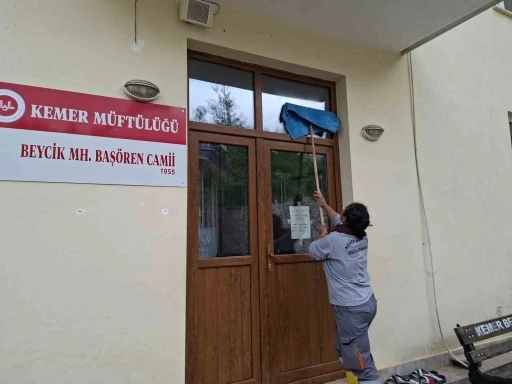 Antalya&rsquo;nın Kemer il&ccedil;esinde  bayram &ouml;ncesi camilerde temizlik seferberliği

