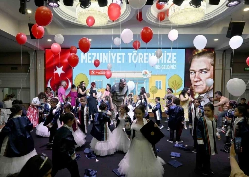 Antalya OSB’nin minikleri mezuniyet sevincini kep atarak kutladı
