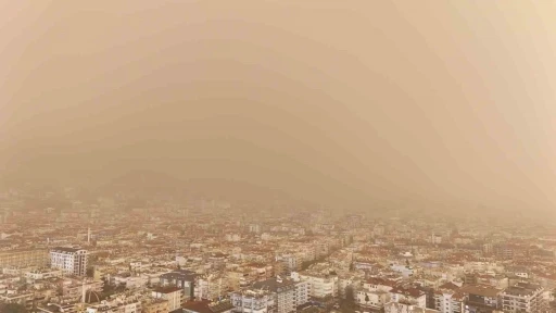 Antalya semaları kahverengiye b&uuml;r&uuml;nd&uuml; Sahra &Ccedil;&ouml;l&uuml; &uuml;zerinden gelen toz taşınımı &ccedil;amur olup yağdı
