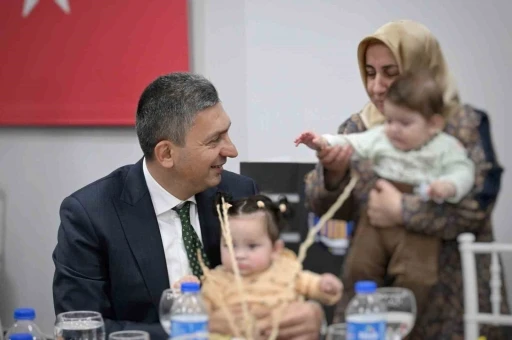 Antalya Valisi Şahin, koruyucu ailelerle iftarda bir araya geldi
