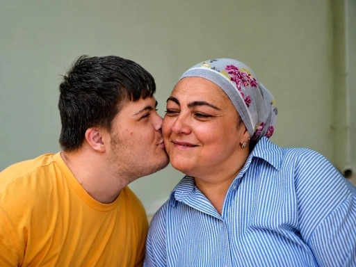 Antalyalı anne &ouml;mr&uuml;n&uuml; Down sendromlu oğluna adadı: "O sağ olsun bana yeter"
