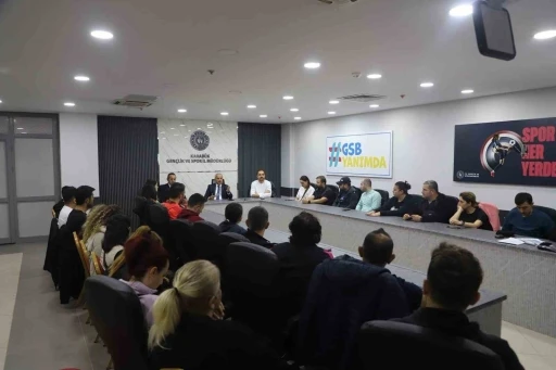 Antren&ouml;rlerle değerlendirme toplantısı d&uuml;zenlendi

