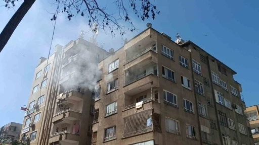 Apartman dairesinde &ccedil;ıkan yangın korkuttu
