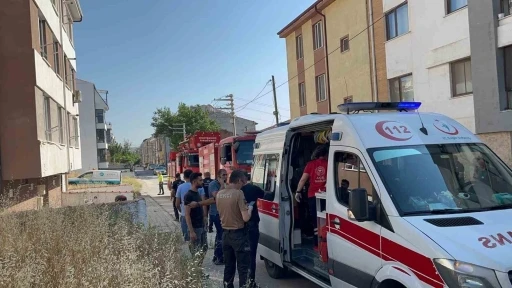 Apartman dairesinde çıkan yangında dumandan zehirlen 56 yaşıdaki adam hayatını kaybetti
