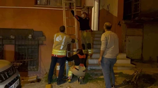 Apartmandan gelen k&ouml;t&uuml; koku acı ger&ccedil;eği ortaya &ccedil;ıkardı
