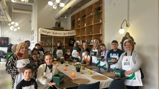 Ara tatilde kuşaklar Yadigar Kahvesi&rsquo;nde buluştu
