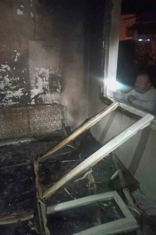 Araban’da 2 evde aynı anda yangın çıktı
