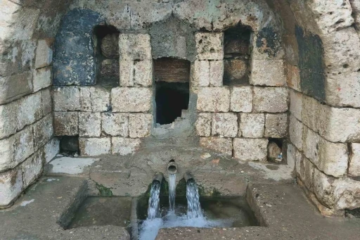 Araban&rsquo;da tarihi 2 &ccedil;eşmeden su akmaya başladı
