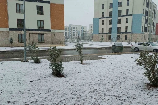 Araban&rsquo;daki kar yağışı kuraklık korkusunu sonlandırdı, &ccedil;ift&ccedil;inin y&uuml;z&uuml;n&uuml; g&uuml;ld&uuml;rd&uuml;
