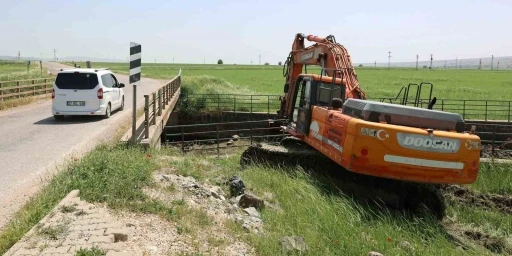 Araban&rsquo;daki "&ccedil;apraz k&ouml;pr&uuml;" i&ccedil;in yenileme &ccedil;alışması başladı
