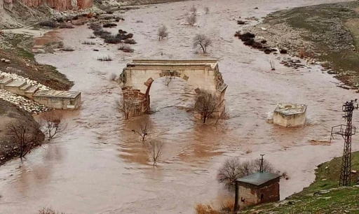 Araban&rsquo;daki yağışlar, Karasu ve Sıtma pınar &ccedil;ayının su seviyesini y&uuml;kseltti
