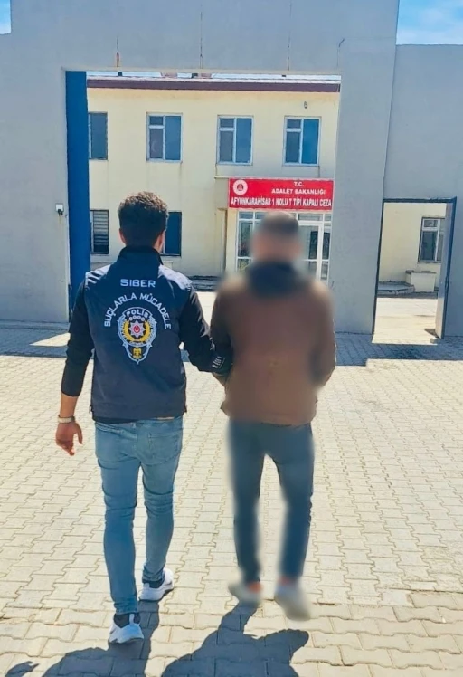 Araç parçası satışı üzerinden dolandırıcılık yapan 3 kişiden biri tutuklandı
