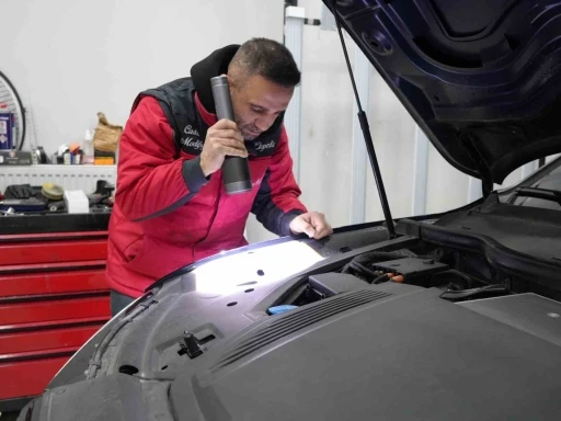 Ara&ccedil; satışında "sazan sarmalı" oyununu eksperin dikkati bozdu
