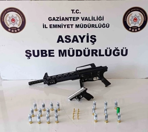 Araca silahla ateş ederek ka&ccedil;an ş&uuml;pheli yakalandı
