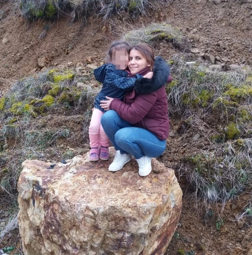 Aracın çarparak kaçtığı 2 çocuk annesi hayatını kaybetti
