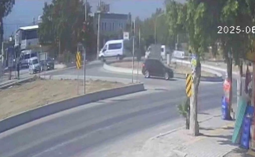 Araçla çarpışmamak için refüje çıktı

