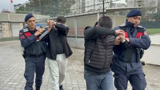 Ara&ccedil;larında uyuşturucu hap ele ge&ccedil;irilen 2 kişi g&ouml;zaltına alındı
