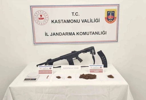 Ara&ccedil;ta binlerce sentetik ecza hapla yakalanan sanıklardan biri tahliye edildi

