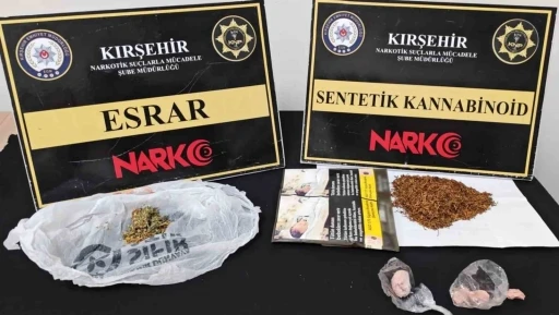 Ara&ccedil;ta uyuşturucu ele ge&ccedil;irildi: 2 tutuklama
