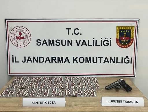Araçtaki özel zuladan sentetik hap çıktı: 1 gözaltı
