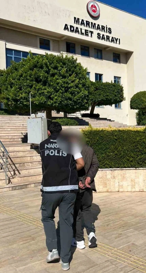 Aranan 2 şahıs yakalanarak cezaevine teslim edildi
