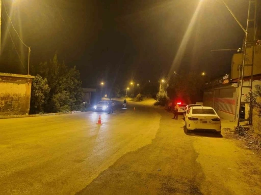 Aranan 2 şahıs yakalanıp cezaevine teslim edildi
