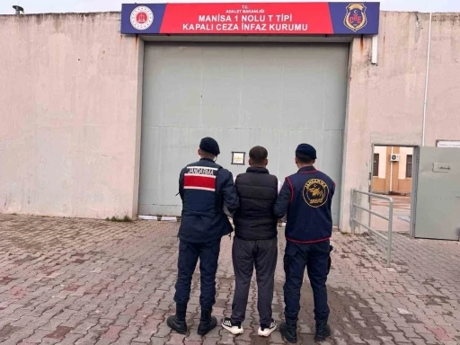 Aranan şahıs jandarmadan kaçamadı
