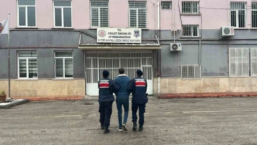 Aranan şahıs jandarmanın yol uygulamasında yakalandı
