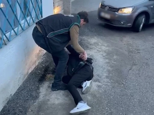 Aranan şahıslar saklandıkları adreslerde yakalandı
