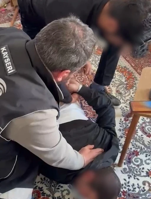 Aranan uyuşturucu taciri yakalandı

