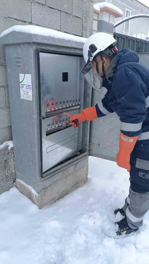 Aras EDAŞ&rsquo;tan yeni yıla kesintisiz enerji mesaisi
