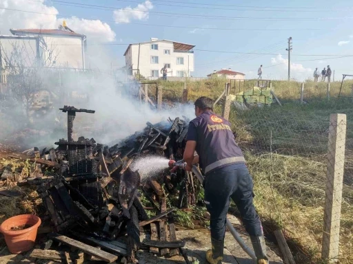 Arazideki odunların tutuşması sonucu yangın &ccedil;ıktı
