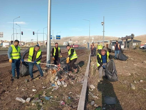 Ardahan Belediye ekipleri temizlik çalışmalarını sürdürüyor
