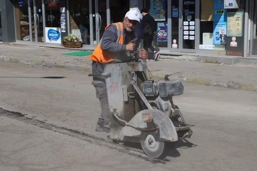 Ardahan Belediyesinden yol bakım onarım çalışması
